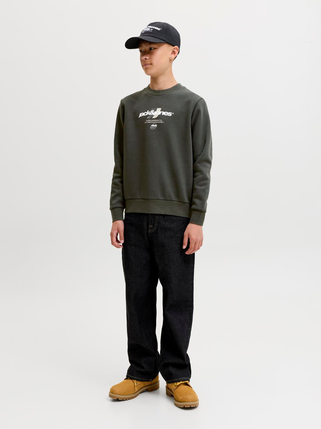 model_shot-front_full
